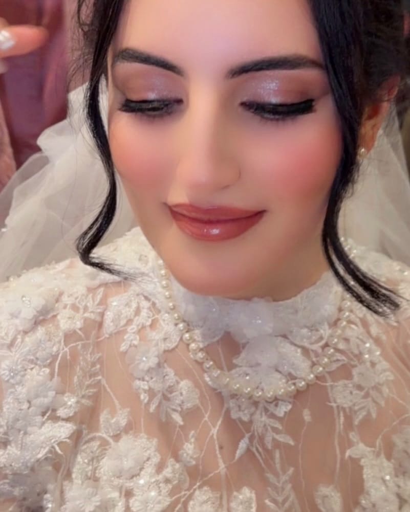 Post 1 by MAKEUP ARTIST DIPLOMÉ professionnelle International on Instagram (carousel)