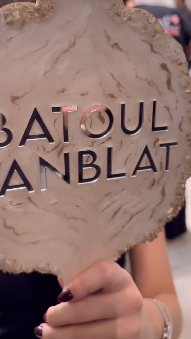 Post 9 by MAKEUP ARTIST DIPLOMÉ professionnelle International on Instagram (video)