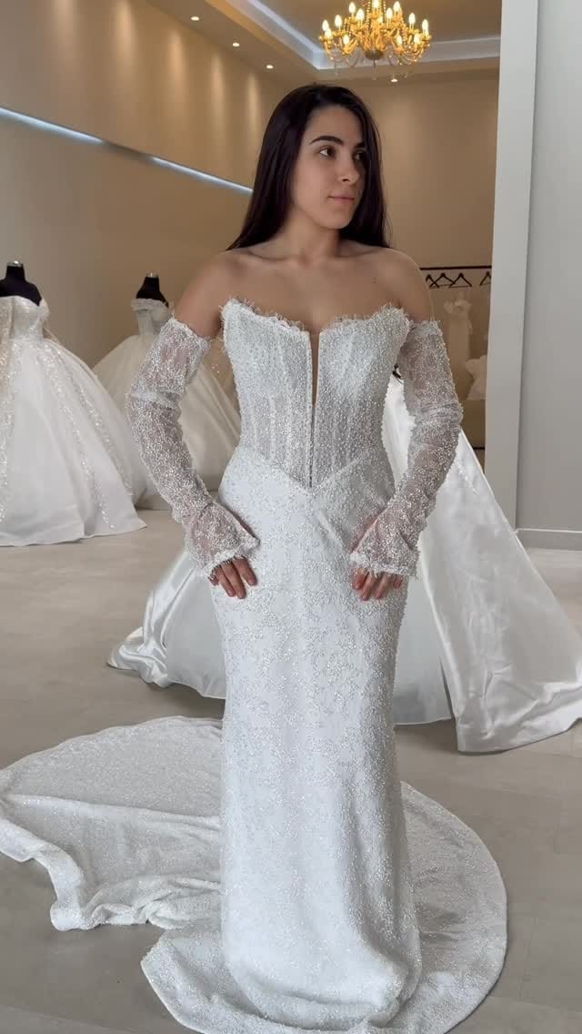 Post 3 by Robe de mariee bordeaux on Instagram (video)