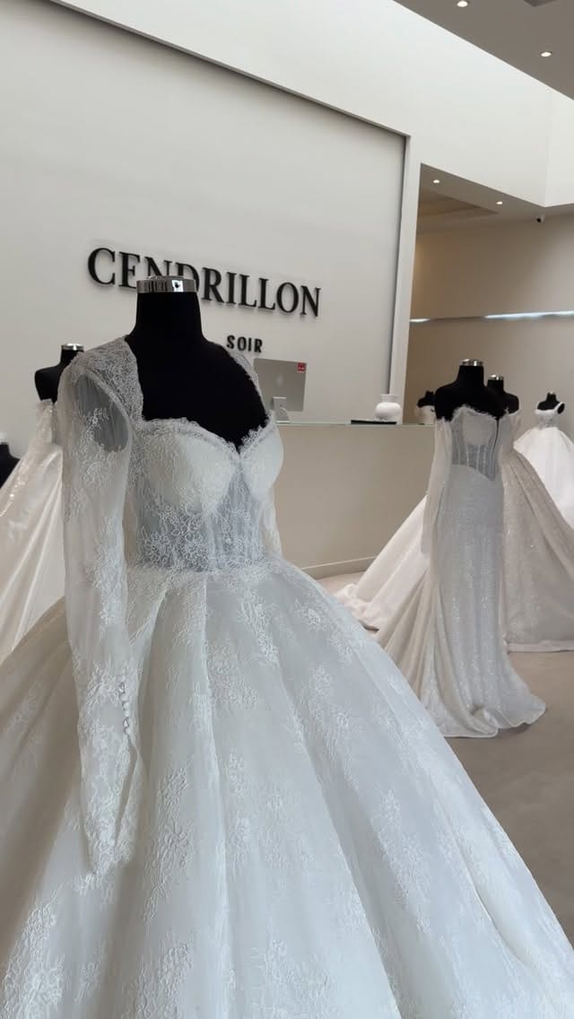 Post 1 by Robe de mariee bordeaux on Instagram (video)