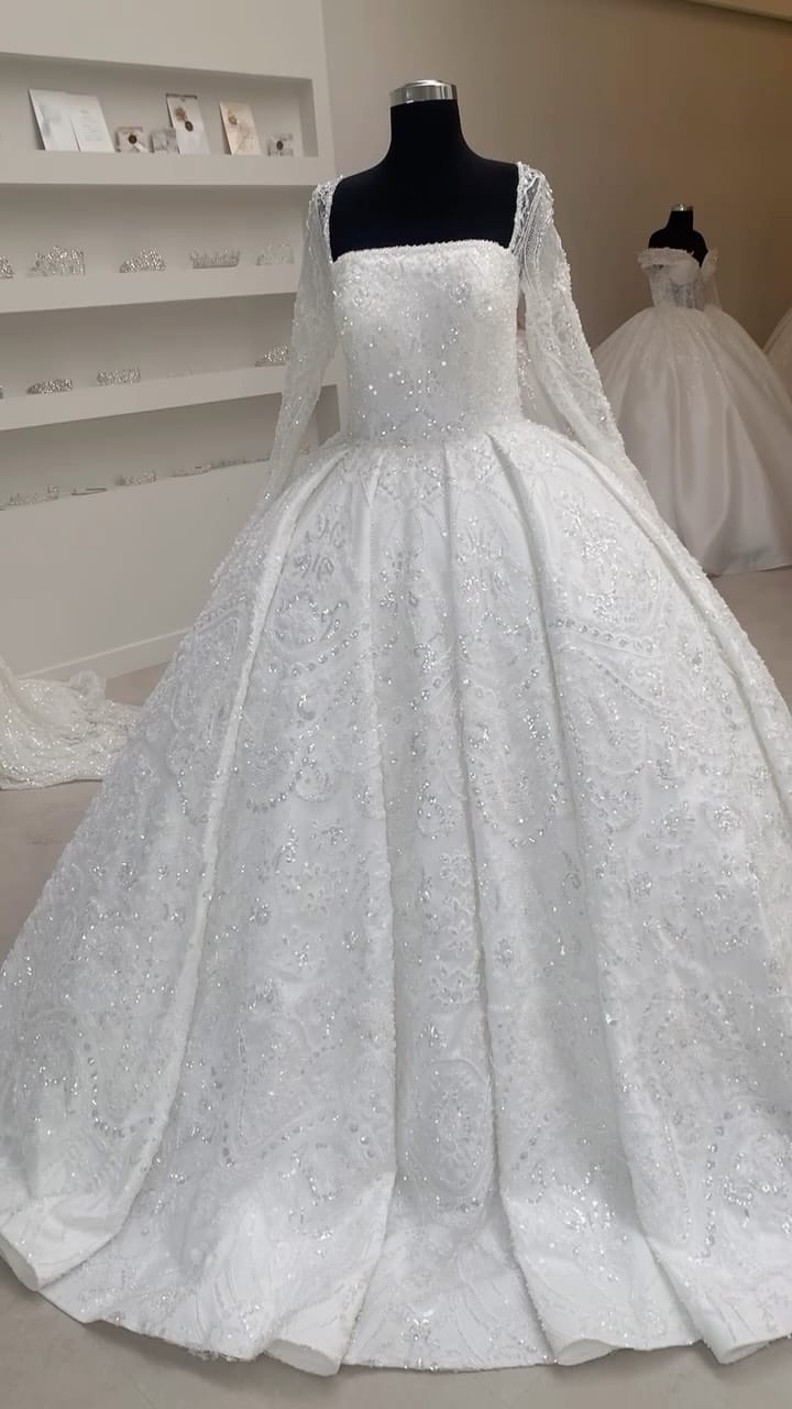 Post 5 by Robe de mariee bordeaux on Instagram (video)