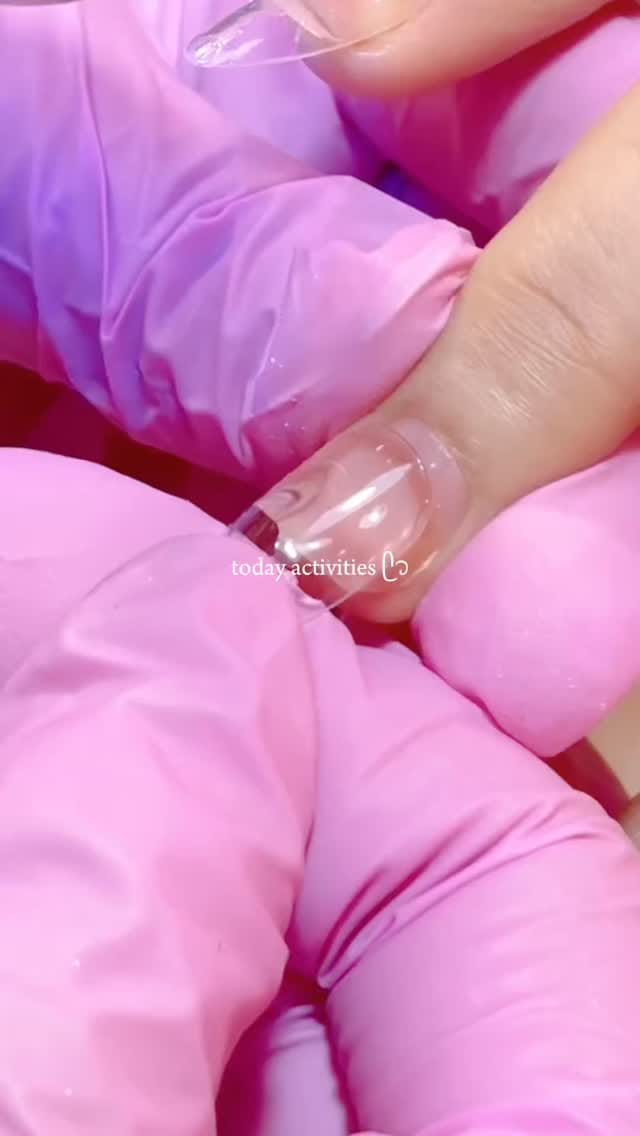 Post 2 by Gloss'Up Beauty Bar - Paris on Instagram (video)