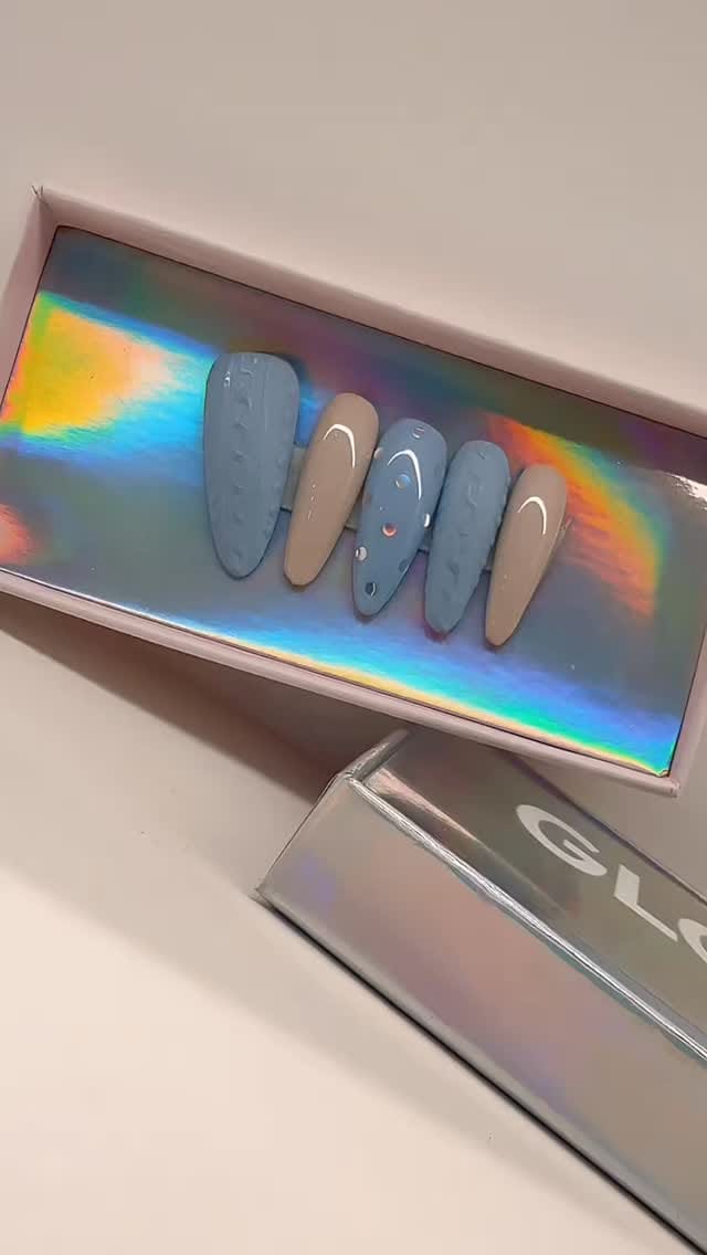 Post 6 by Gloss'Up Beauty Bar - Paris on Instagram (video)