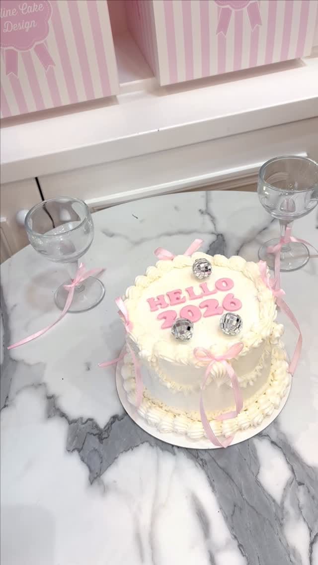 Post 3 by Céline Cake Design on Instagram (video)