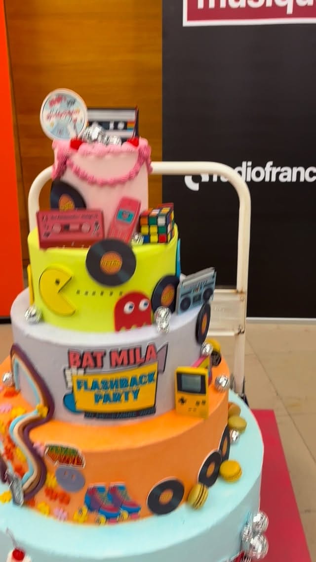 Post 1 by Céline Cake Design on Instagram (video)