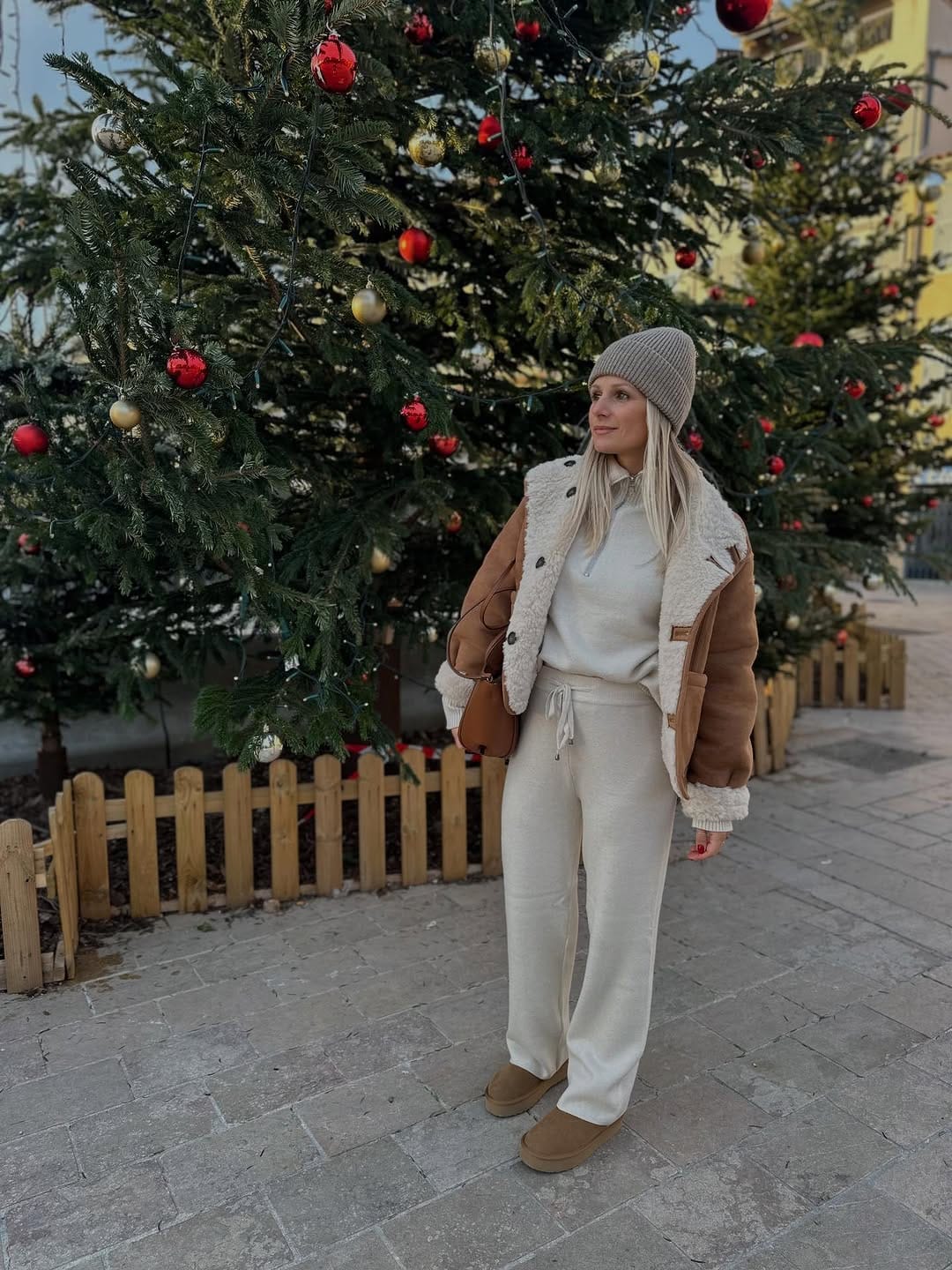 Post 10 by Léa ☀️ on Instagram (carousel)