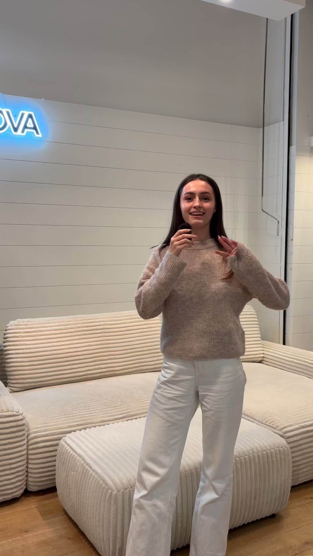 Post 6 by @casanovaparis.fr on Instagram (video)