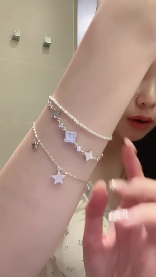 Post 1 by 𝙆𝙞𝙧𝙖 𝙠𝙞𝙧𝙖+ on Instagram (video)