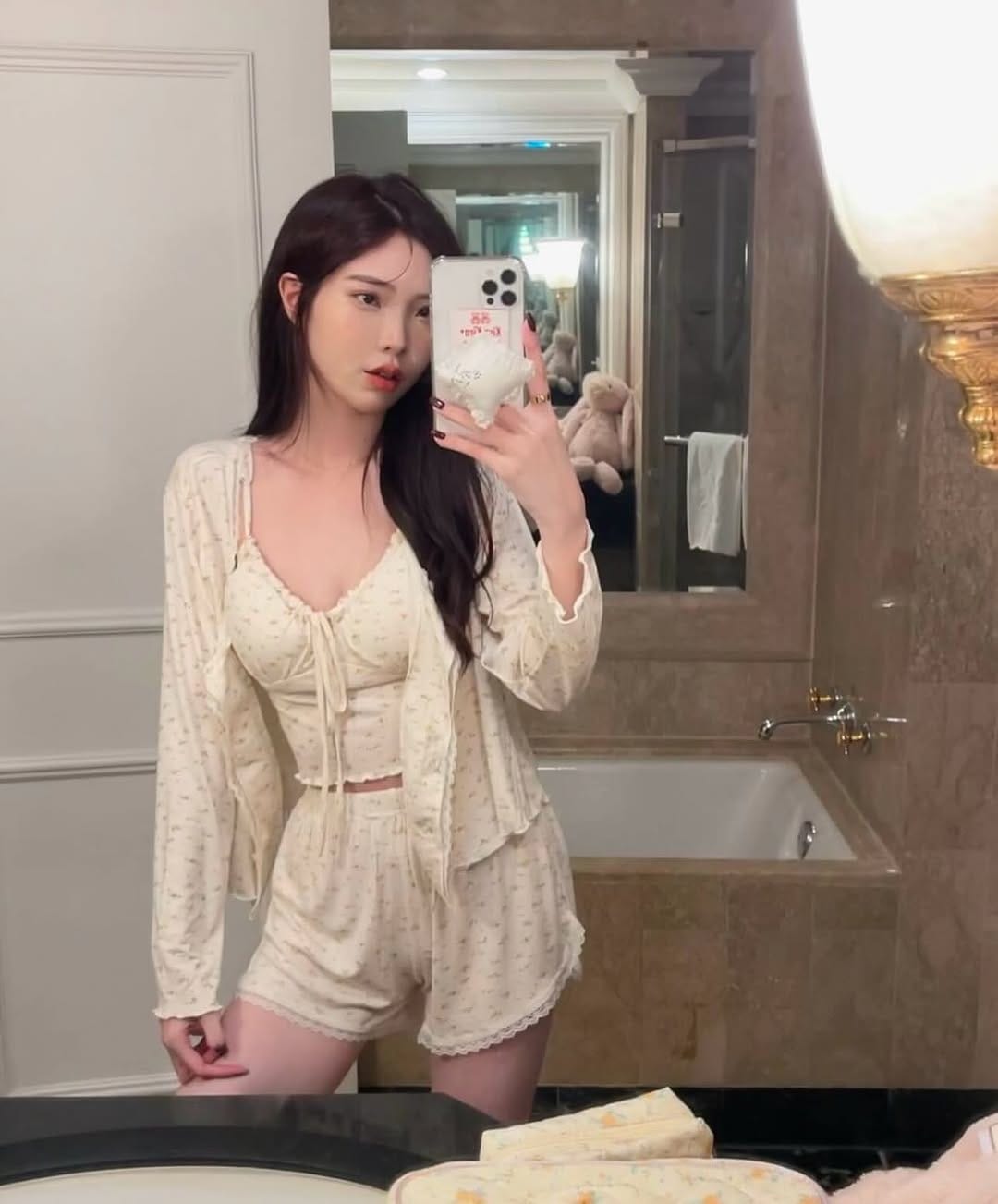 Post 4 by 𝙆𝙞𝙧𝙖 𝙠𝙞𝙧𝙖+ on Instagram (carousel)