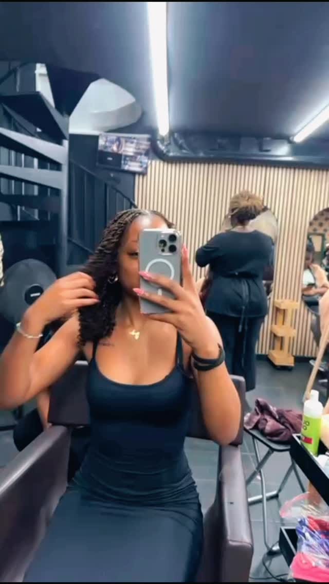 Post 6 by FASHIONBRAIDSPARIS on Instagram (video)