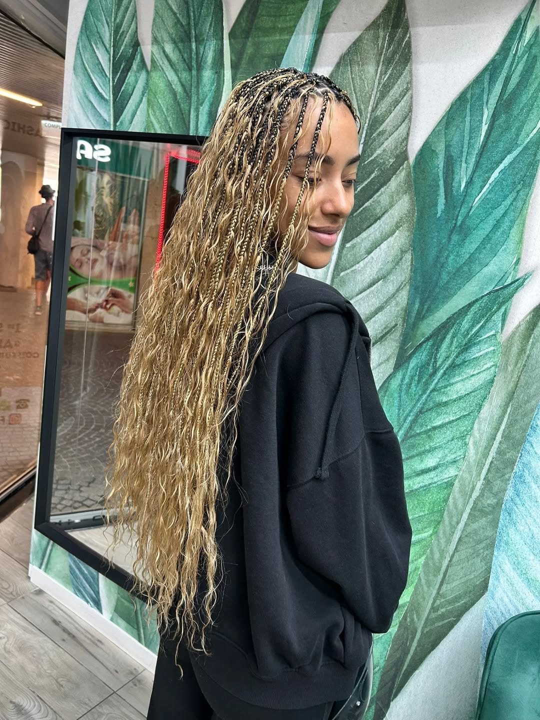 Post 7 by FASHIONBRAIDSPARIS on Instagram (image)