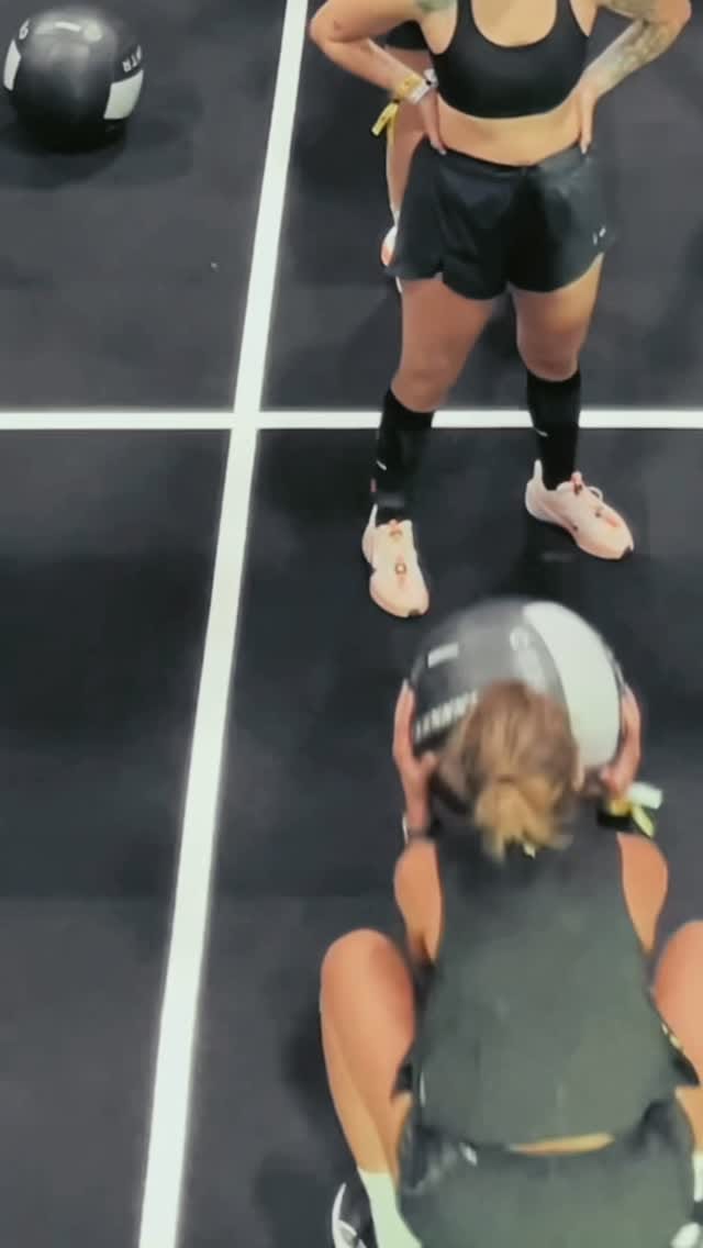 Post 8 by Annafitparis Fitness | Circuit training | Workout on Instagram (video)