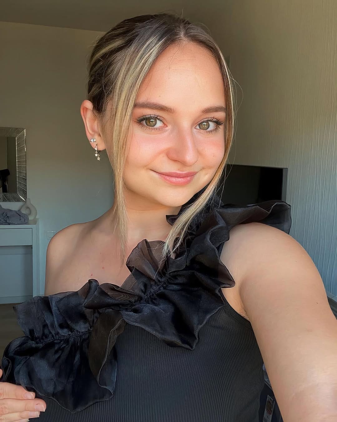 Post 6 by ℳ𝓪𝓷’ on Instagram (carousel)