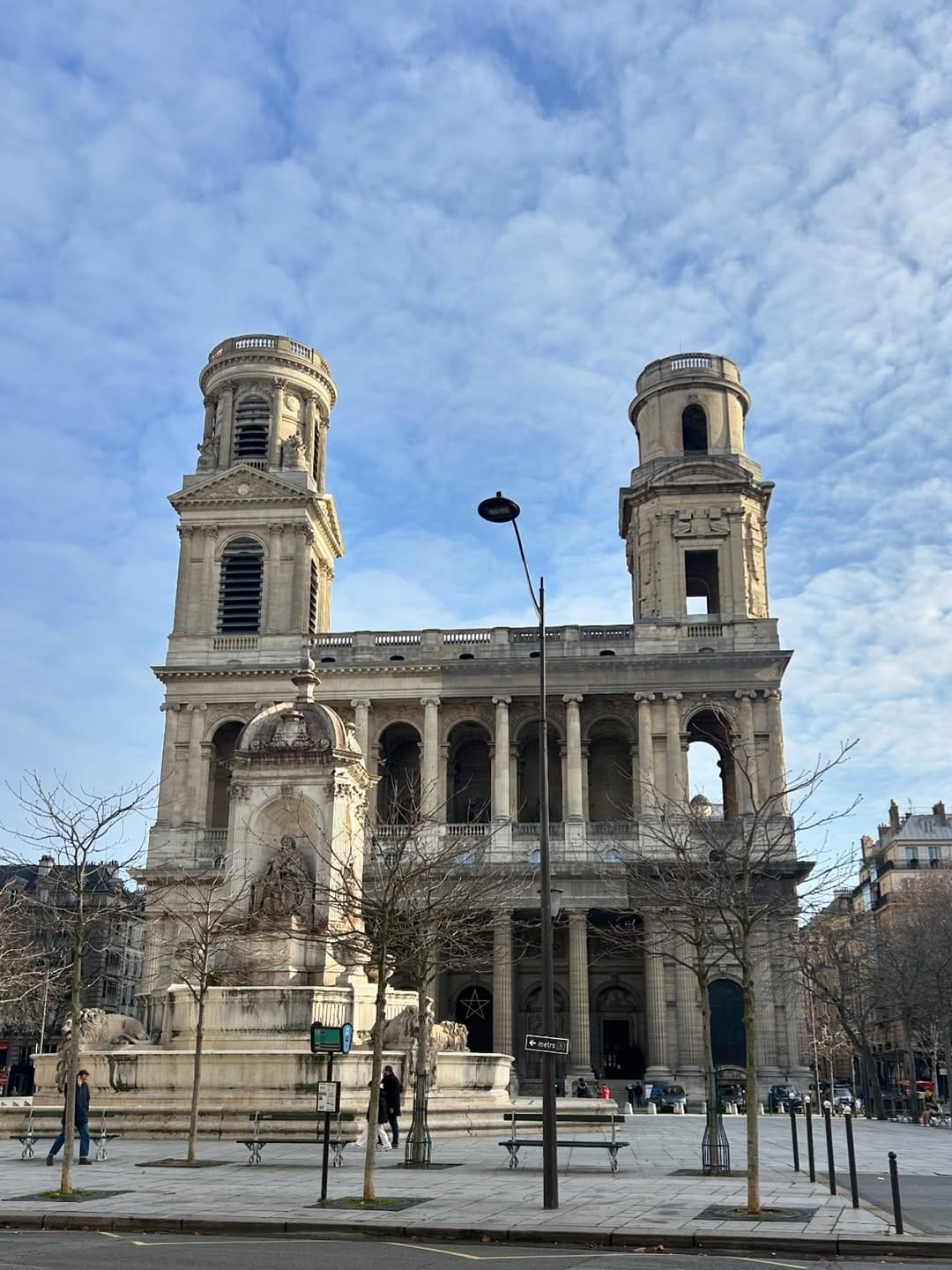 Post 4 by Gabriela Costa | Vida em Paris 🇫🇷 on Instagram (carousel)