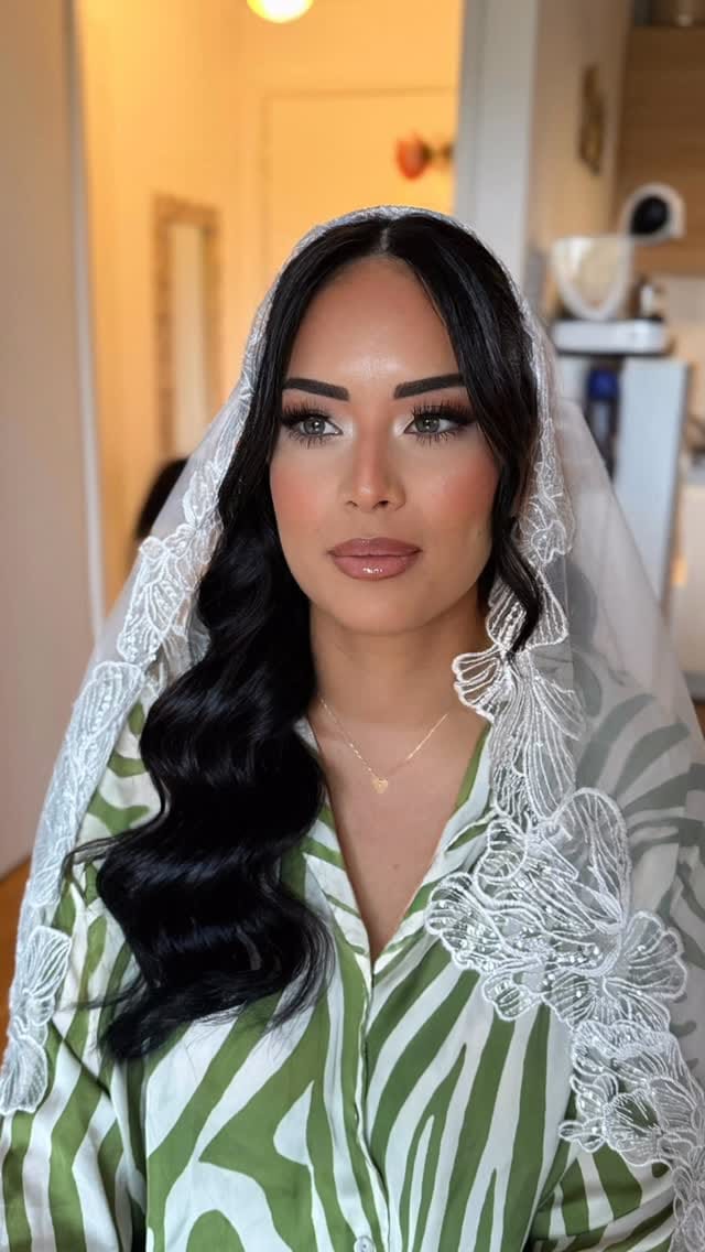 Post 10 by MAQUILLEUSE COIFFEUSE on Instagram (video)
