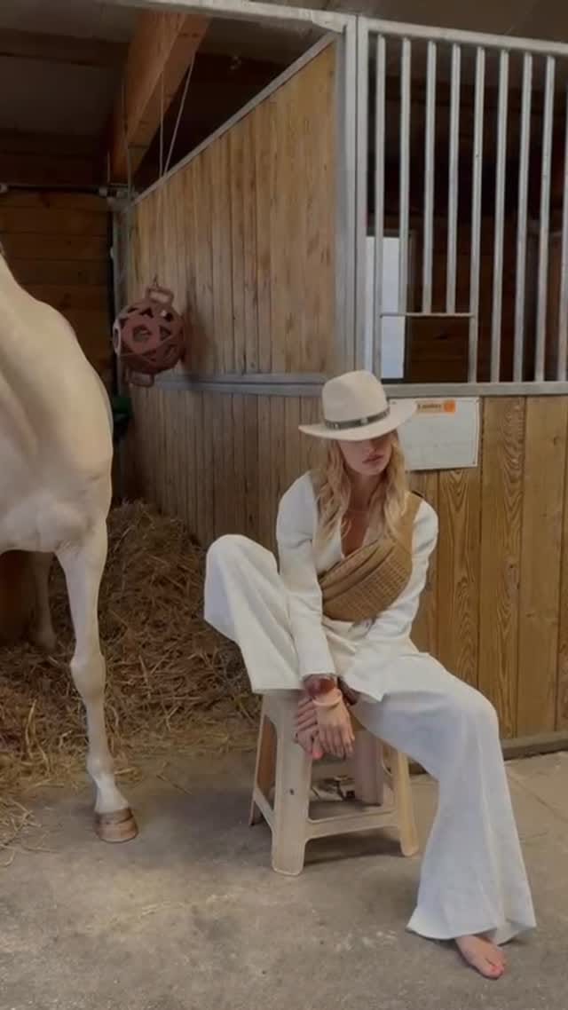 Post 6 by SISTA PARIS on Instagram (video)