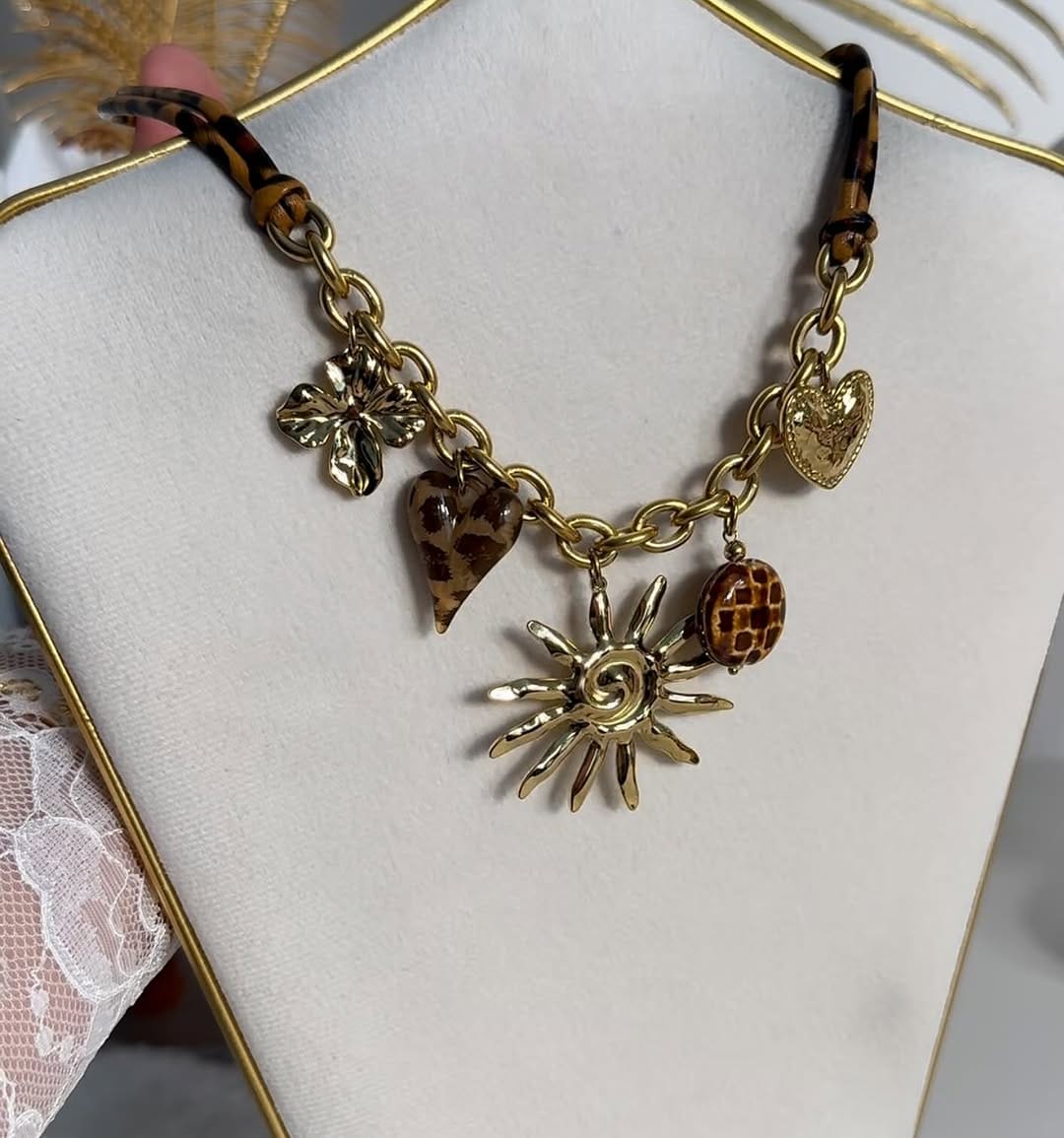 Post 6 by ALESIAPARIS Bijoux on Instagram (image)