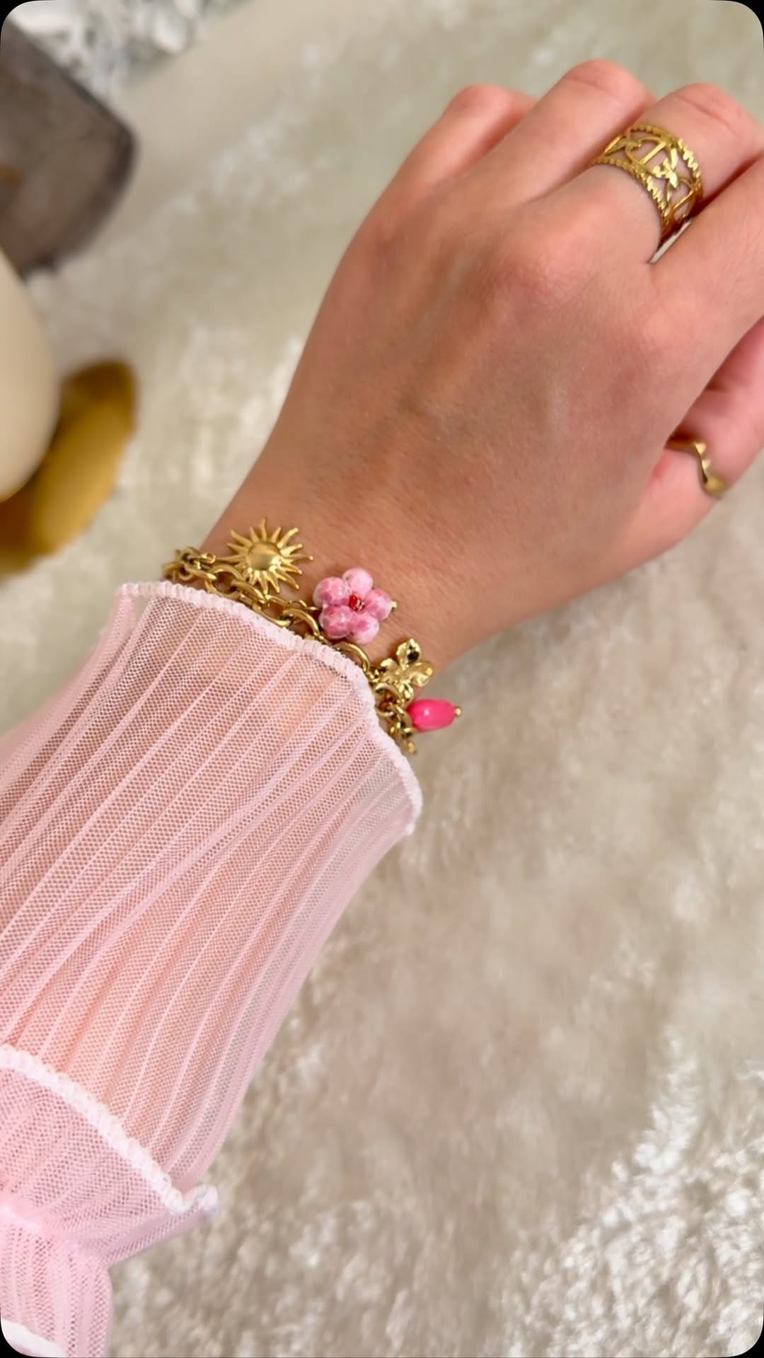 Post 10 by ALESIAPARIS Bijoux on Instagram (video)