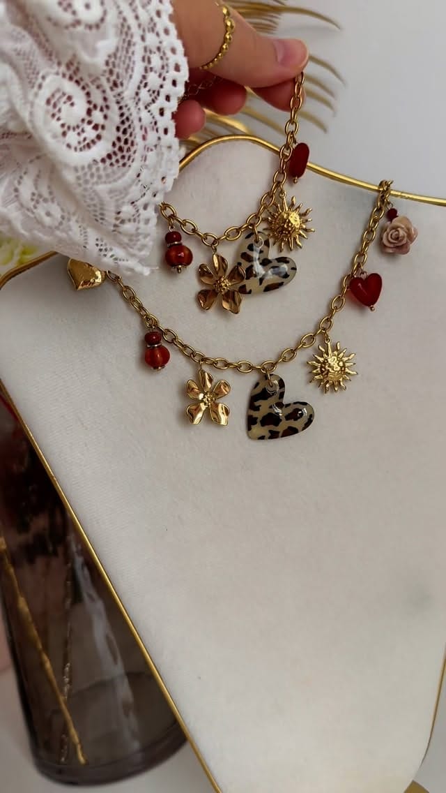 Post 9 by ALESIAPARIS Bijoux on Instagram (video)