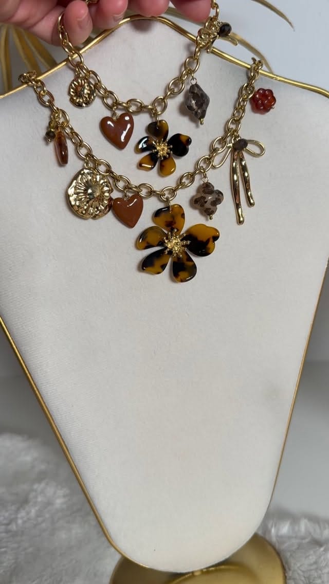 Post 3 by ALESIAPARIS Bijoux on Instagram (video)