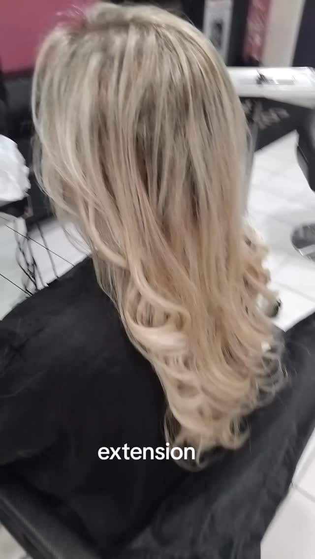 Post 8 by extension coiffure christele on Instagram (video)