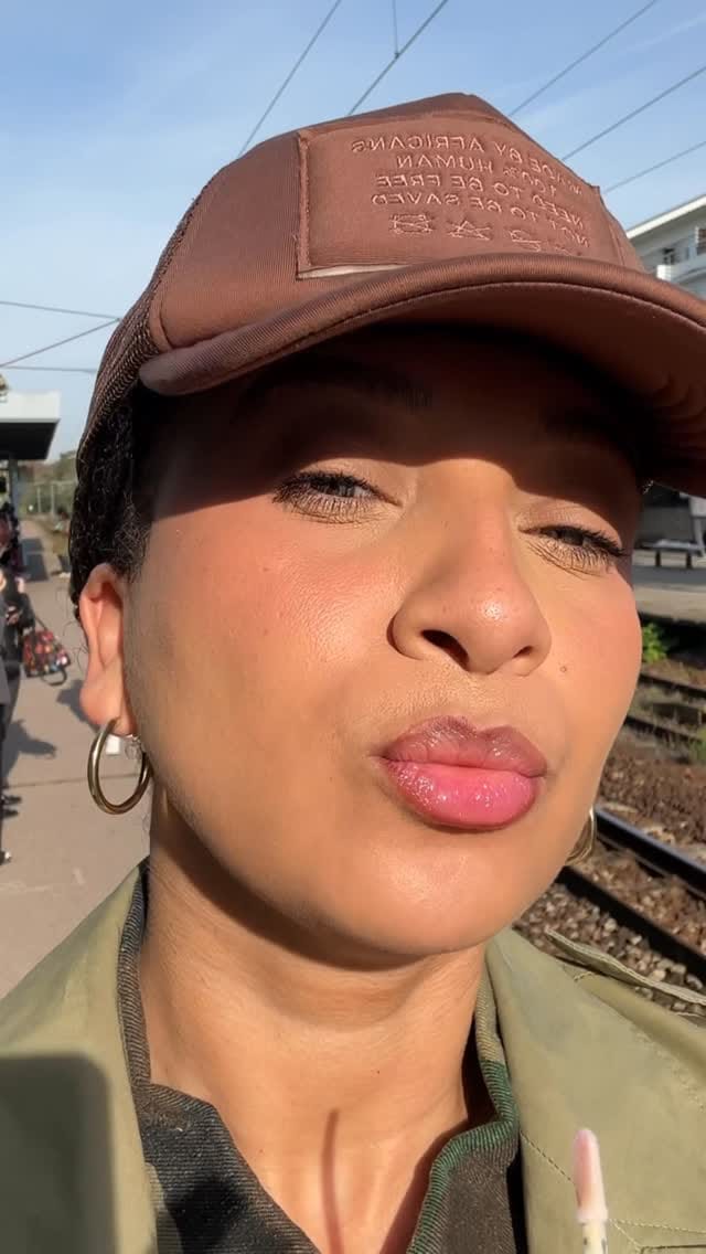 Post 10 by Débora sans H |PRO MAKEUP ARTIST💄 on Instagram (video)