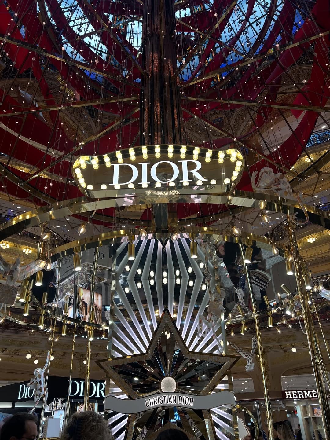 Post 6 by Mesenviesàparis on Instagram (carousel)