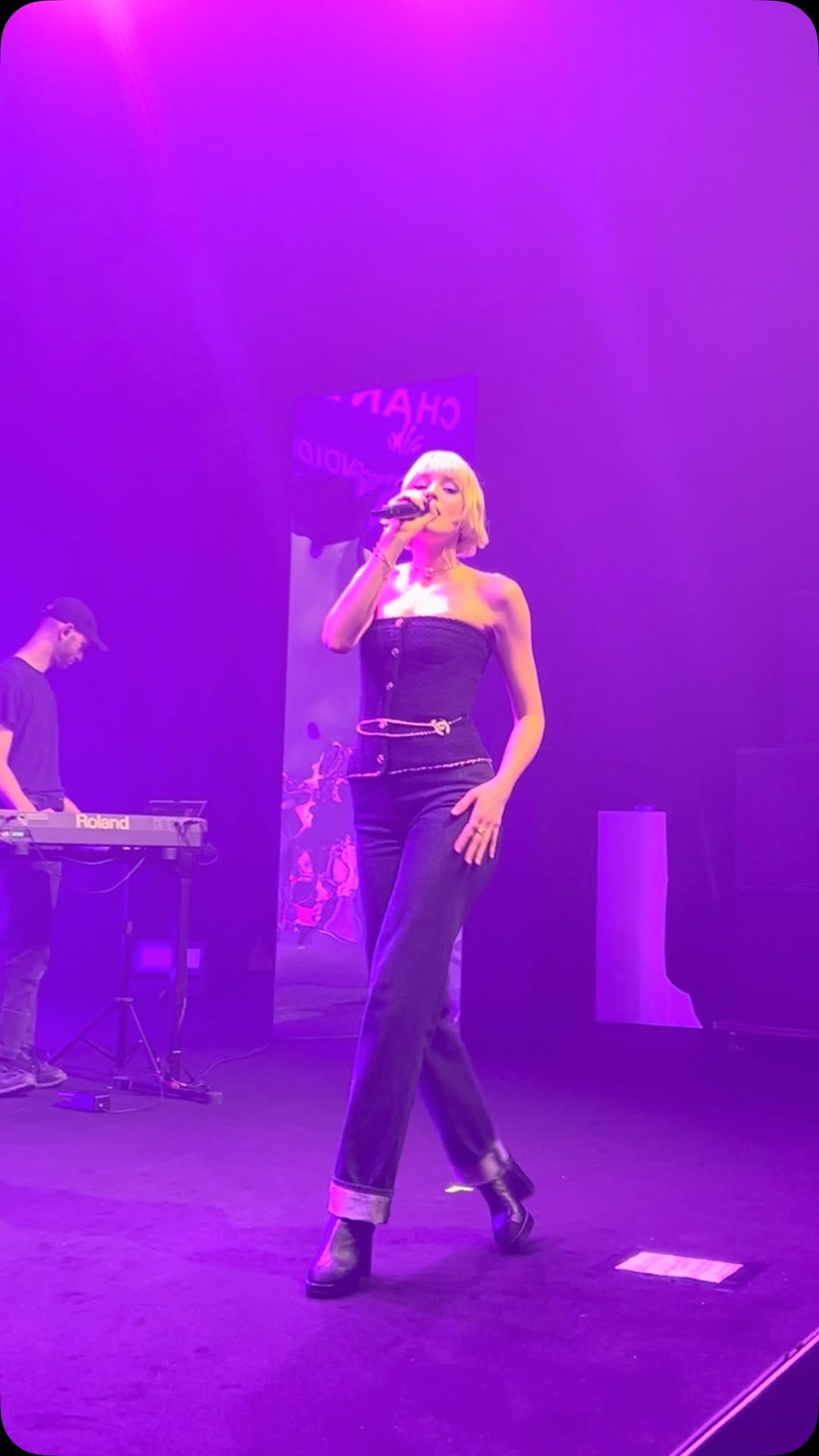 Post 10 by Mesenviesàparis on Instagram (video)