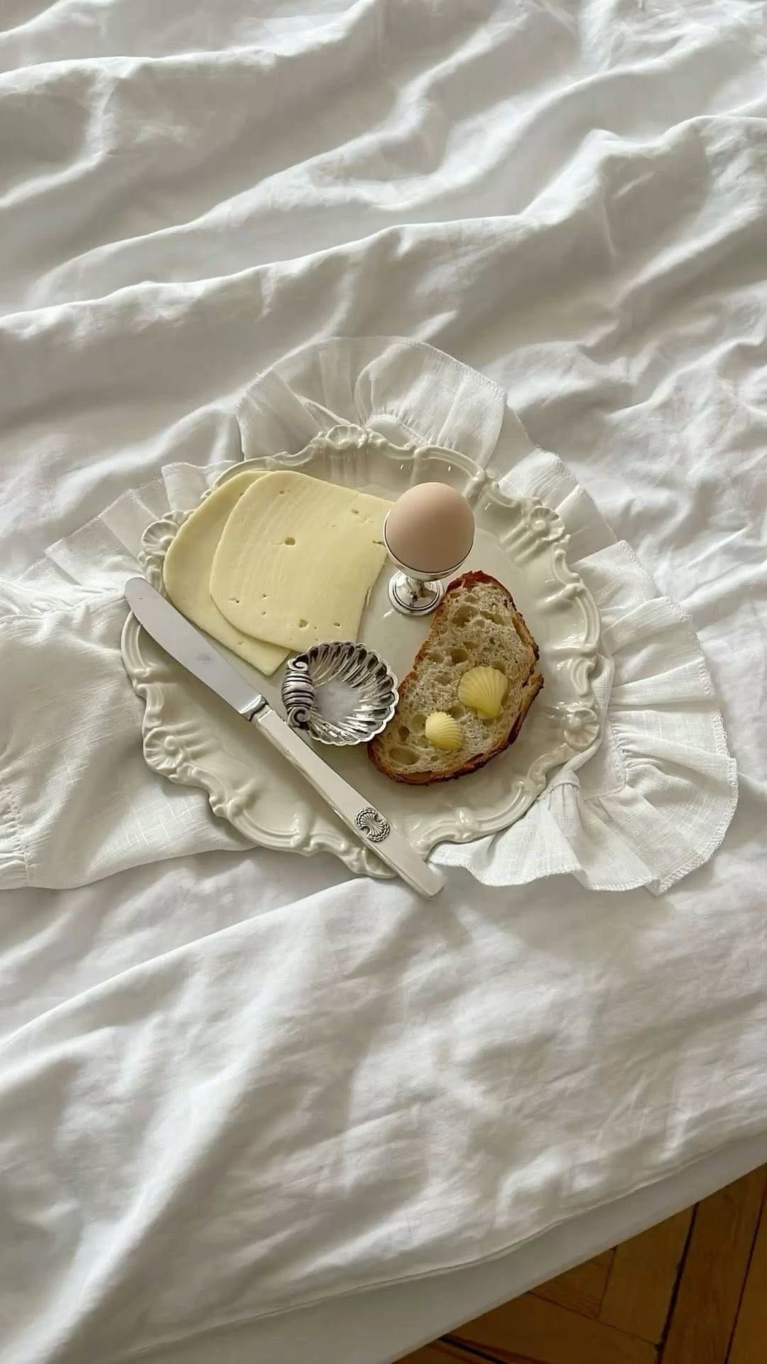 Post 1 by Margaux Breton on Instagram (video)