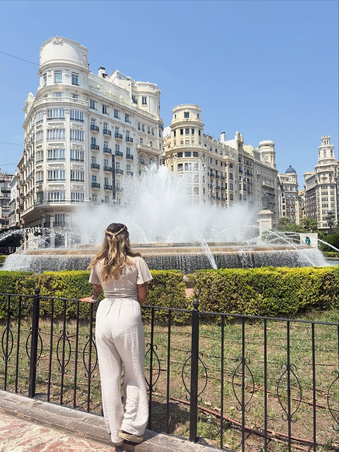 Post 7 by Manon 💋 on Instagram (carousel)