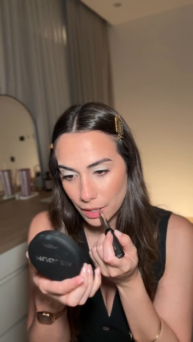 Post 6 by Lari Allevato | Makeup • Beauty • Lifestyle on Instagram (video)