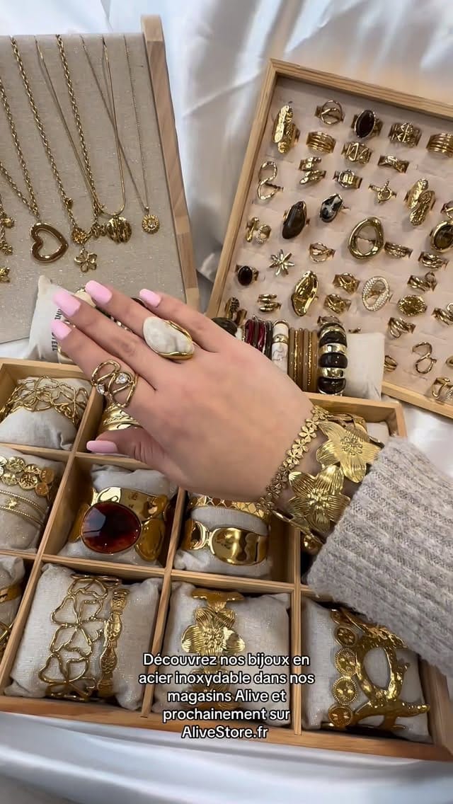 Post 9 by 𝐀𝐋𝐈𝐕𝐄 on Instagram (video)