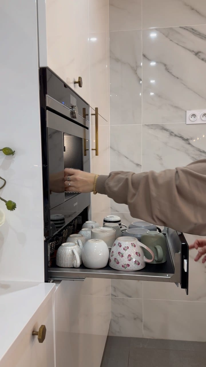 Post 2 by Laila Life on Instagram (video)