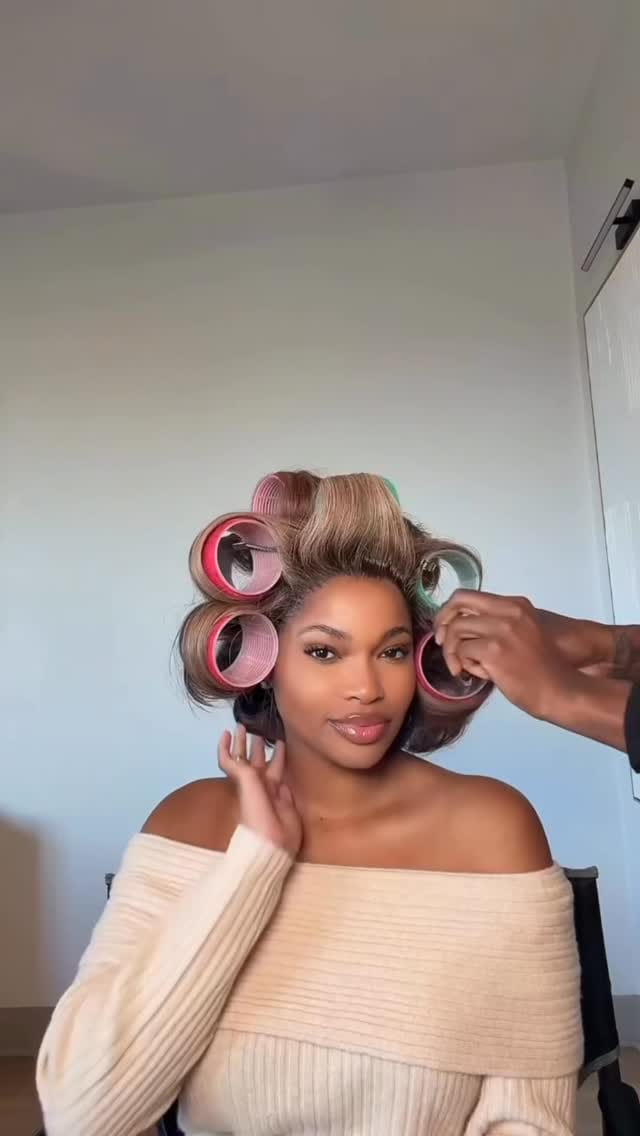 Post 6 by Lace -wigs - brésiliennes  - coiffure femmes - hommes - enfants on Instagram (video)