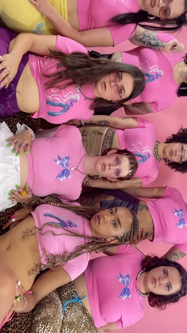 Post 10 by 💜 ACIDVIOLETTE 💜 2000’s vintage shop on Instagram (video)