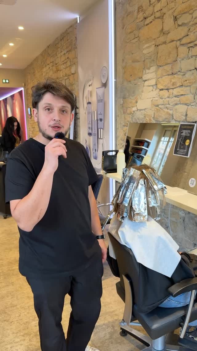 Post 4 by Roberto Stari  Coiffeur Lyon on Instagram (video)