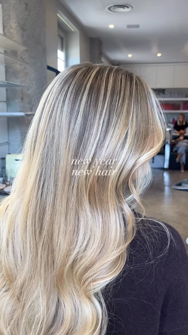 Post 5 by Roberto Stari  Coiffeur Lyon on Instagram (video)