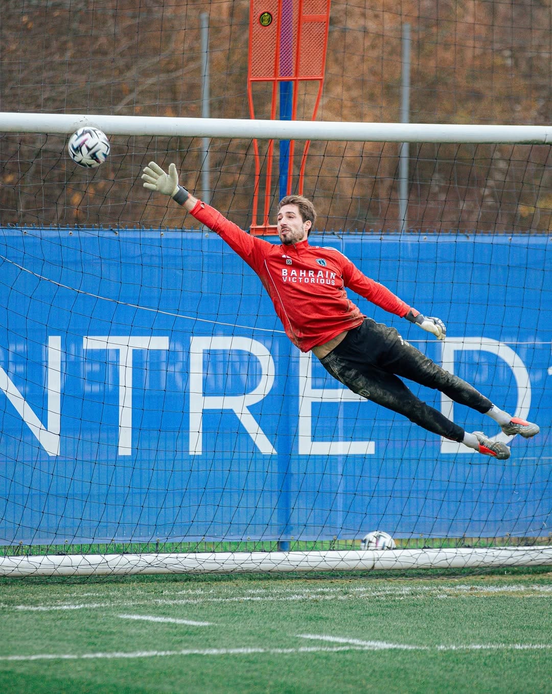 Post 10 by Kevin Trapp on Instagram (carousel)