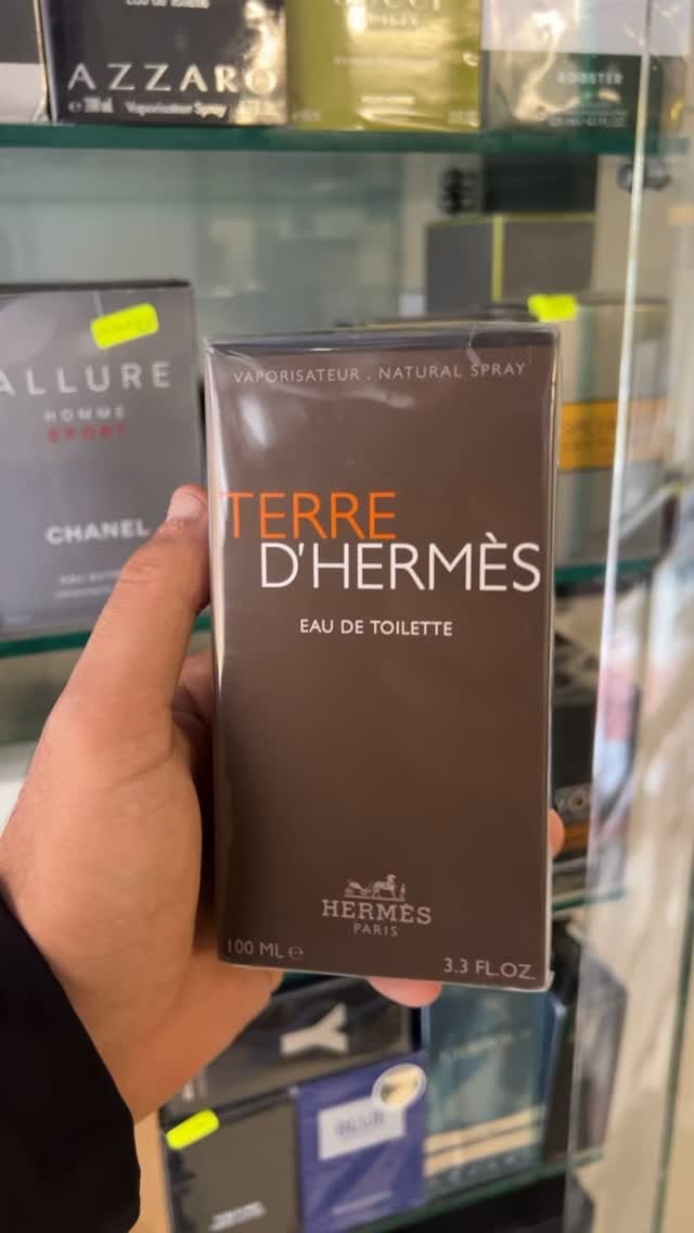 Post 5 by Beautybay parfumerie on Instagram (video)