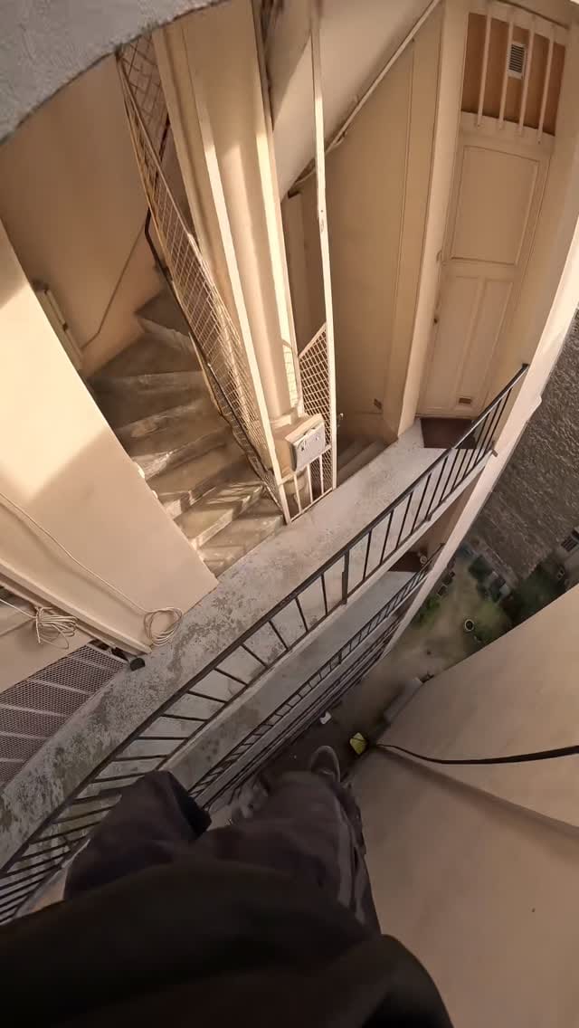 Post 1 by Emeric Escouade on Instagram (video)