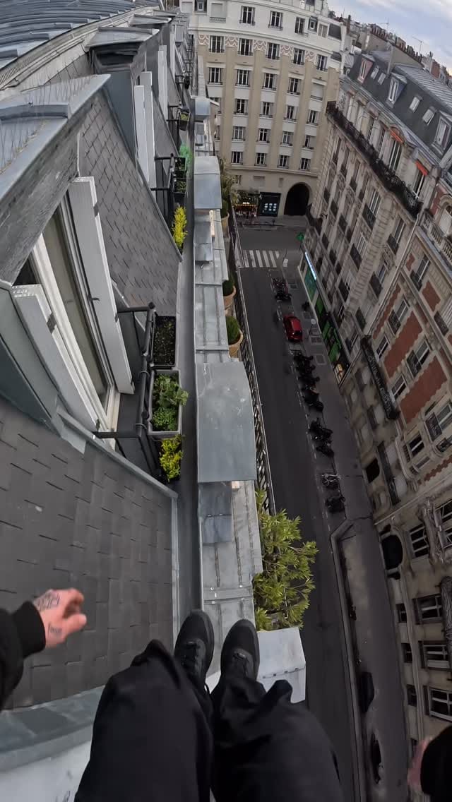 Post 3 by Emeric Escouade on Instagram (video)
