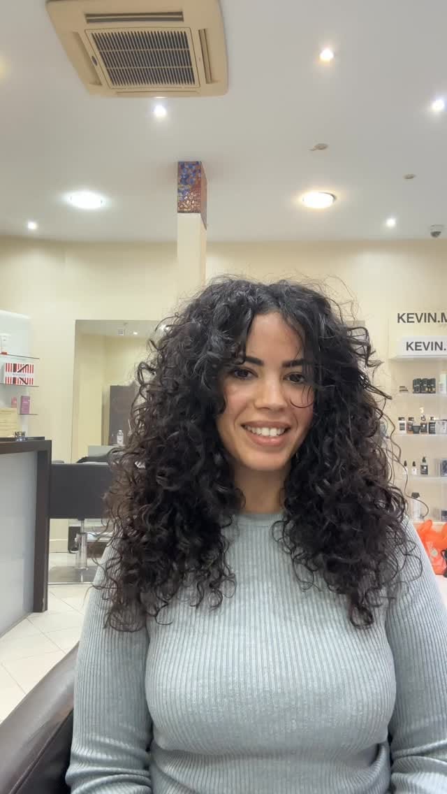 Post 8 by Salon de coiffure Paris | World Cut by Imen on Instagram (video)