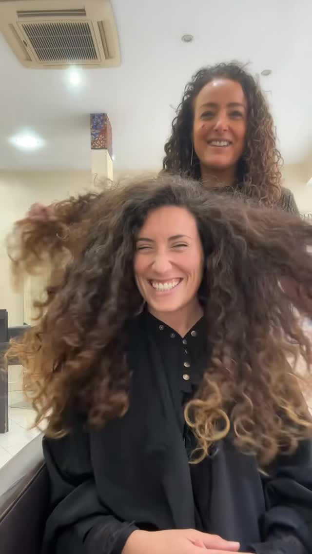 Post 1 by Salon de coiffure Paris | World Cut by Imen on Instagram (video)
