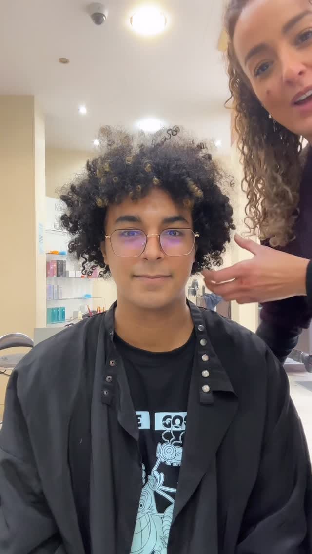 Post 7 by Salon de coiffure Paris | World Cut by Imen on Instagram (video)