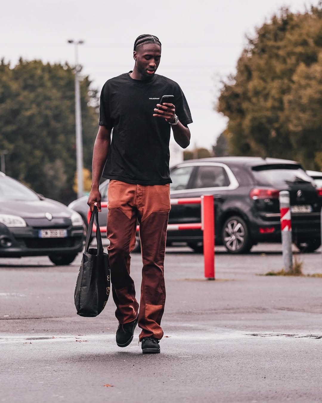 Post 9 by Mohamed Diawara on Instagram (carousel)