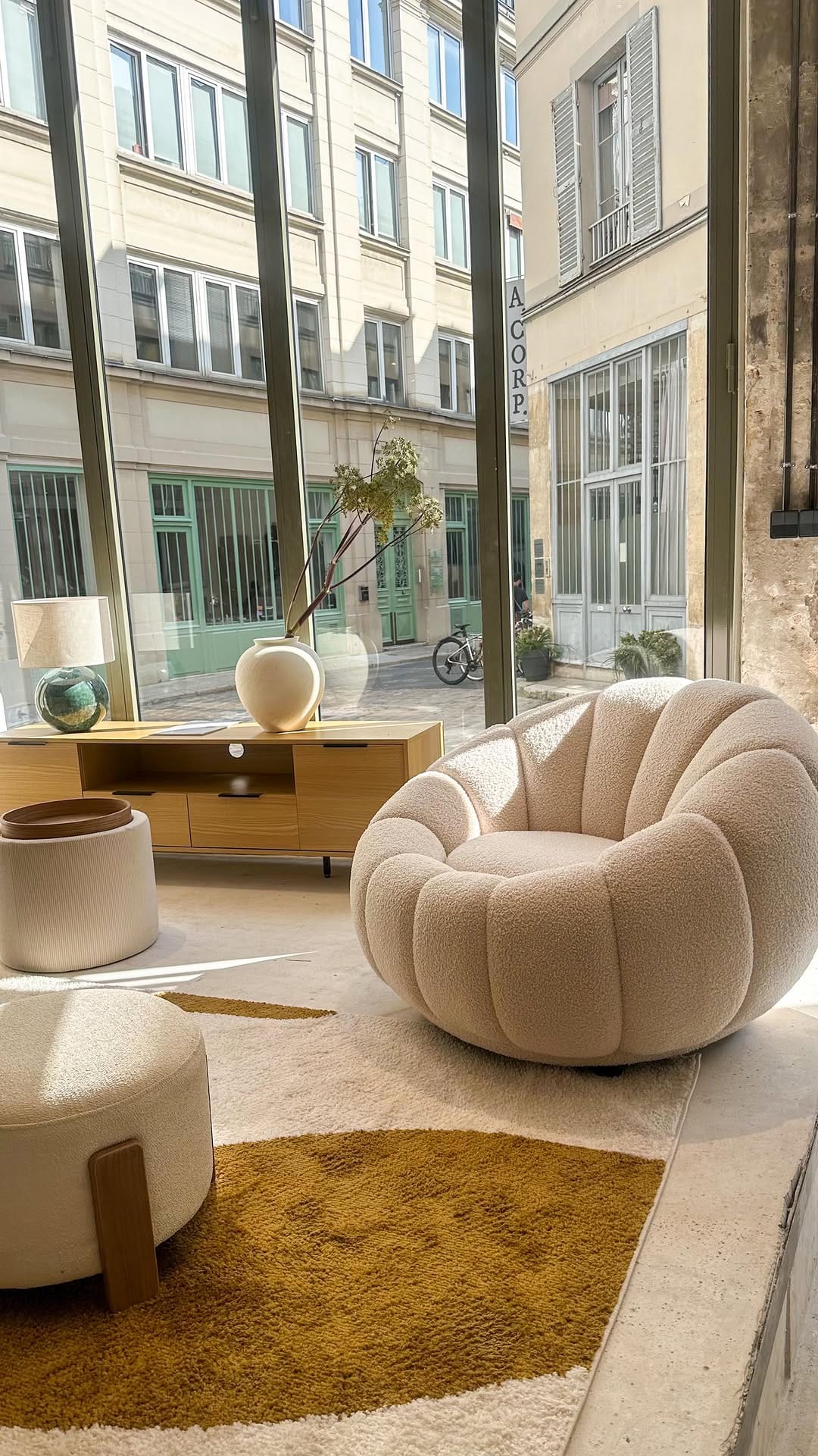 Post 4 by Ambre Trecy on Instagram (video)