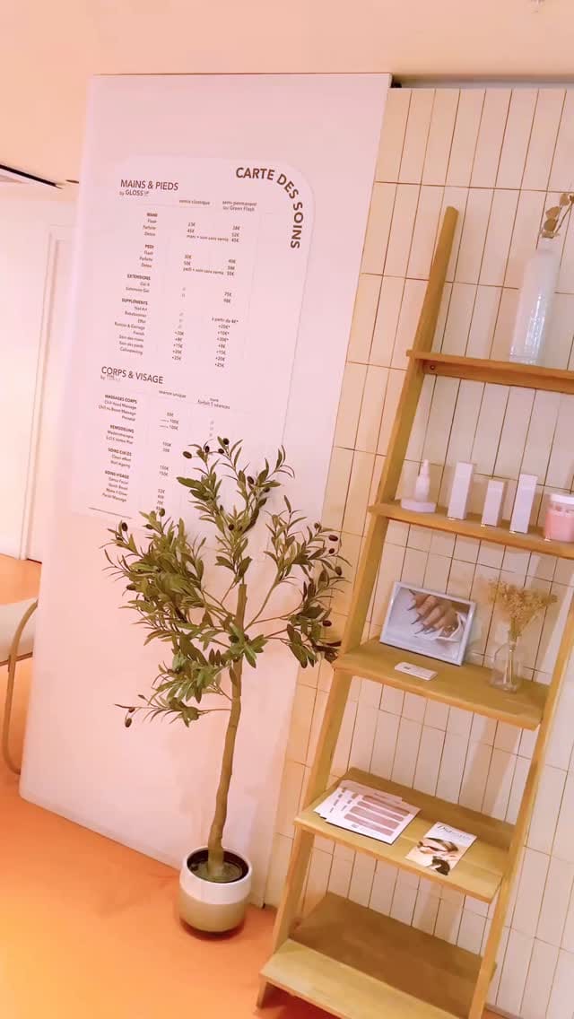 Post 4 by Gloss’up X Rose Cartel Galeries Lafayette on Instagram (video)