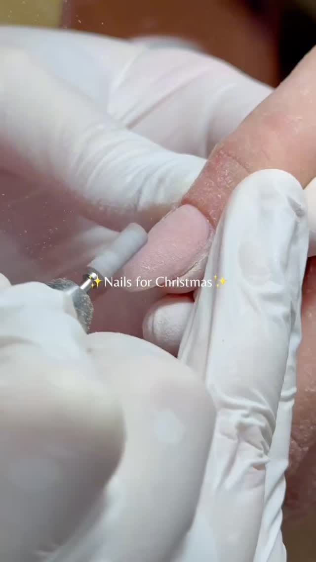 Post 9 by Gloss’up X Rose Cartel Galeries Lafayette on Instagram (video)