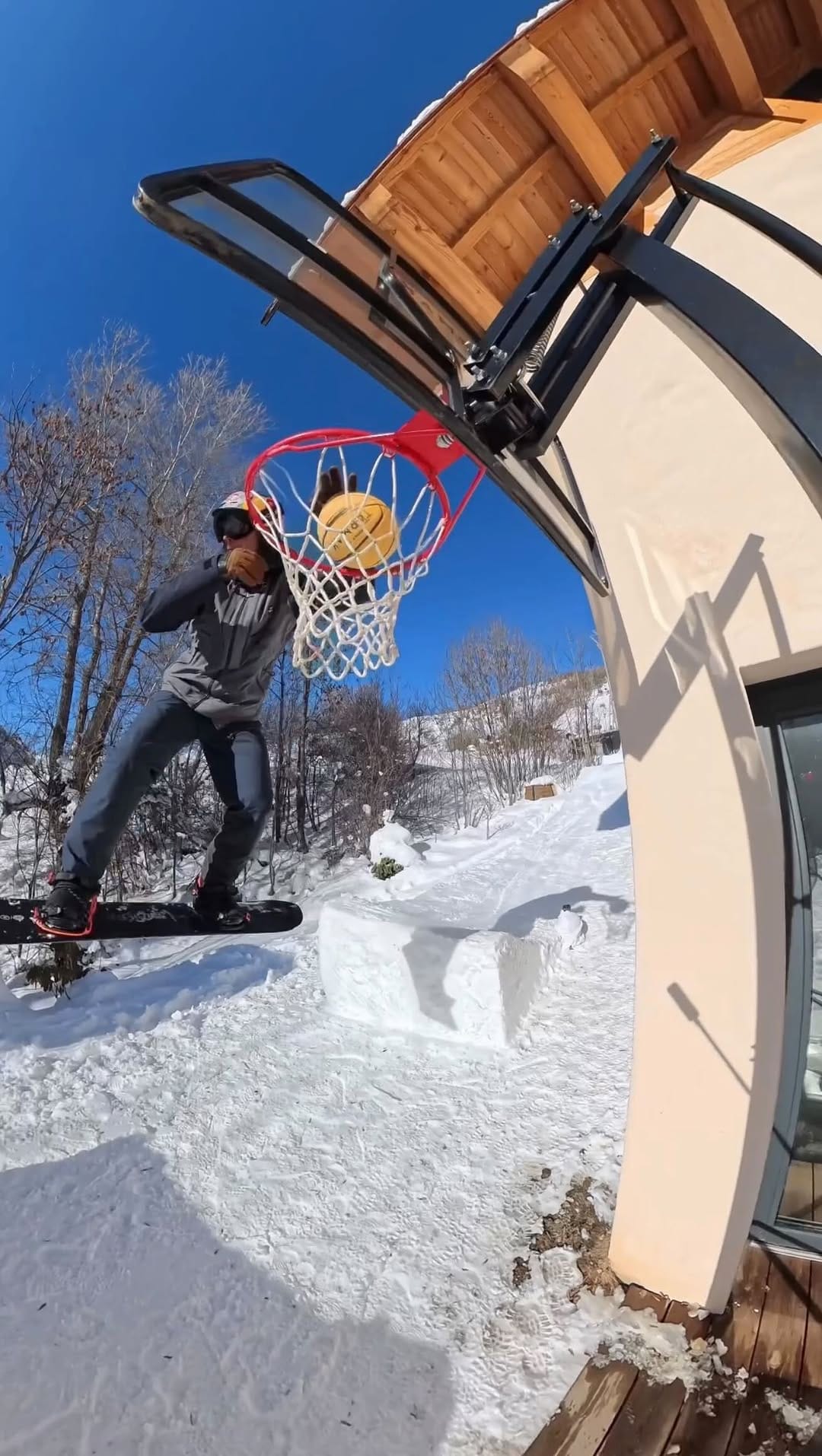 Post 2 by Pierre Vaultier on Instagram (video)