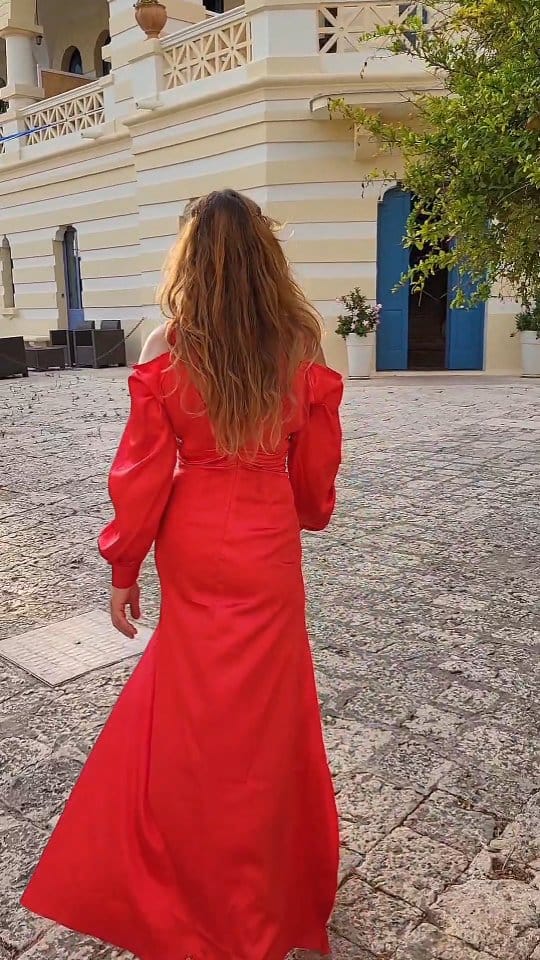 Post 6 by Nourginie on Instagram (video)
